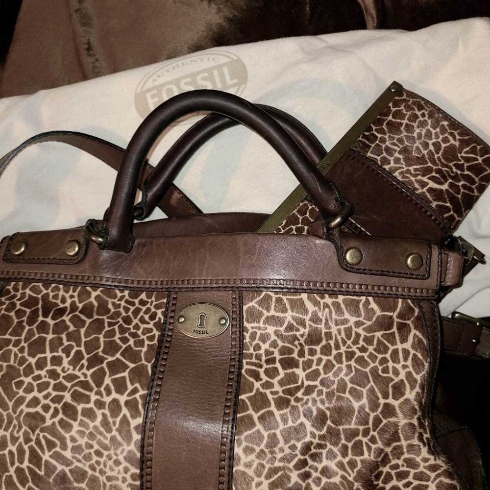 A Fossil hand bag and wallet